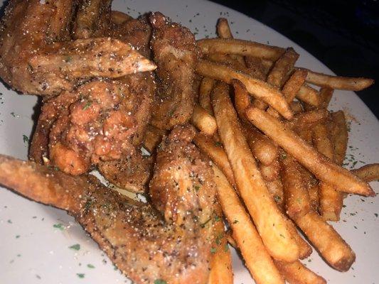 Honey lemon pepper Wings and fries