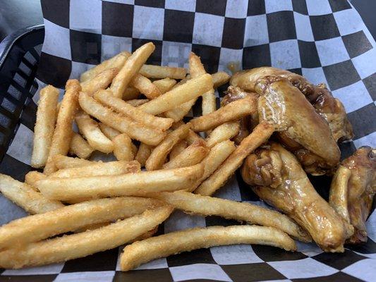 Teriyaki wings (6pc) and fries