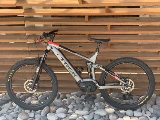 XL Trek FireFly 5 available for daily rental