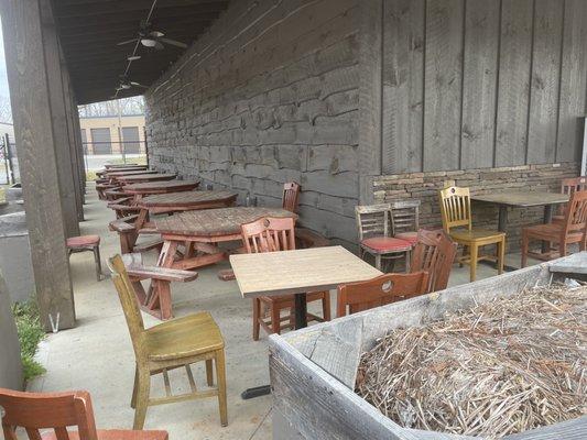 I am always disappointed when a convenience store does not give you at least a picnic table outside, but this place has so many options!