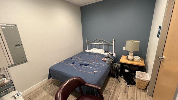 This facility has a dedicated sleep room for overnight sleep studies.