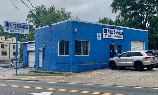 Blue building sitting in the middle of the Y- on Memorial Dr. and Cottagegrove