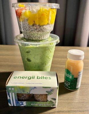 Freshii Green Smoothie, coconut chia pudding