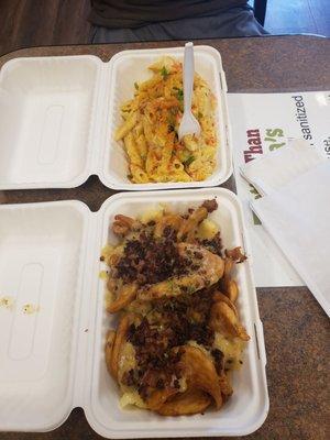 Top: Southwestern Mac and Cheese(boyfriend enjoyed it.) Bottom: Poutine w/ Curly Steak Fries.