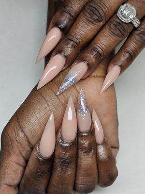 We are a black owned nail salon scouting walkins Tuesday-Saturday. We specialize in acrylic nails and pedicures. Come see us!