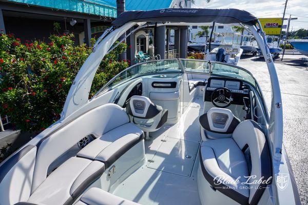 2023 Crownline-280xss