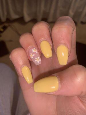 Yellow Daisy Nails