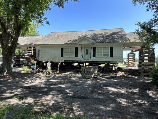 Linwood Lee House Moving