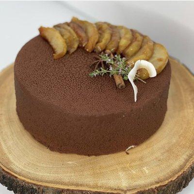 Vanilla cake with caramel pear filling & pear mousse topped with caramel slices of pear