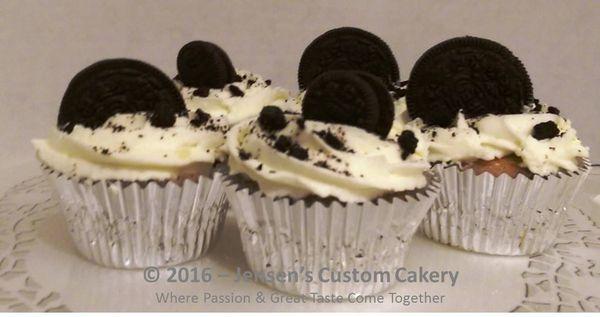 Cookies and Cream Celebration Cupcakes