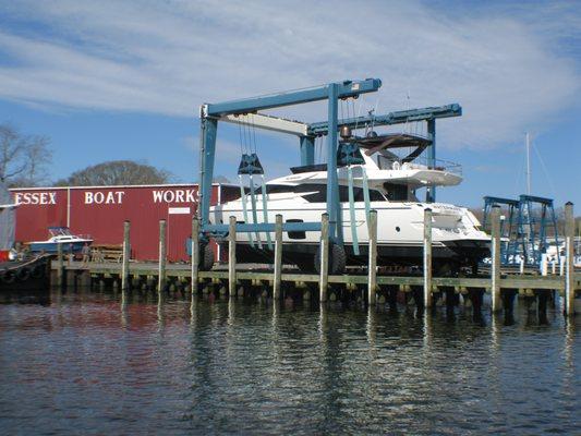 Hauling up to 100 Ton, Indoor Storage, Marina