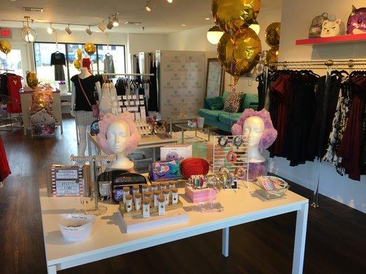 Miss Confident ...we offer a wonderful selection of gifts, jewelry and special occasion wear for tweens and teens!