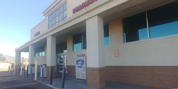 Walgreens from the shade 91° Kingman AZ Andy Devine store