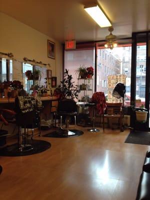 Henrietta Unisex Salon