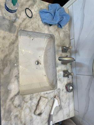 Deep cleaning of the bathroom sink