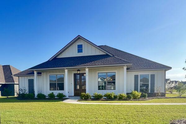 Move-in ready home located in Daphne, AL