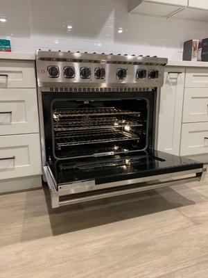 36" Viking - Gas oven with convection fan and 3 racks