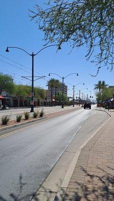 Public rail line runs through Dtwn along Main St.