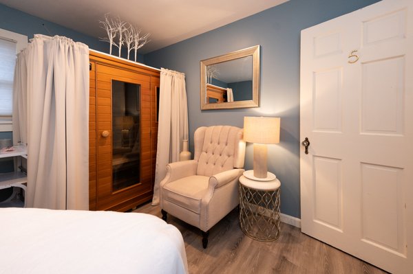 Infrared sauna & treatment room