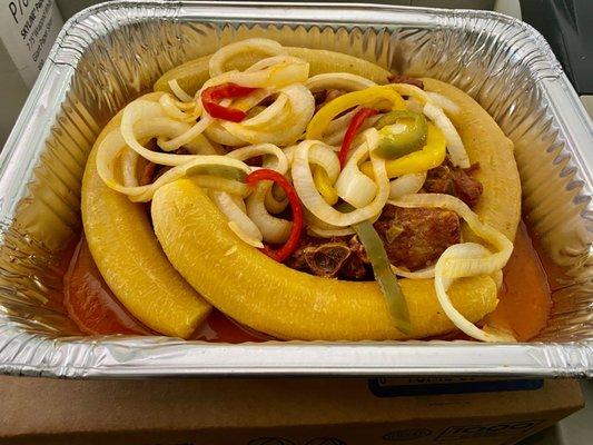 Turkeys stew with onions bell pepper and plantains