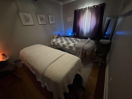 A couples massage is the perfect way to spend quality time with your better half!