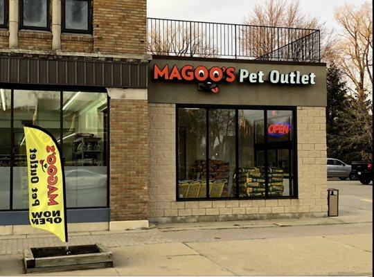 Magoo's Pet Outlet. Offering discount pet supplies.