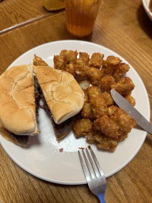 Hamburger with tater tots