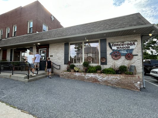 Conestoga Wagon Restaurant front of building