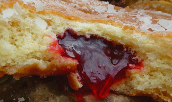 rasberry jelly donut .... was fine but I really liked the cake donuts:  the chocolate with chocolate glaze was pretty good .