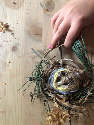 Nest making and weaving at our monthtly Art in Nature: Kids Workshop.