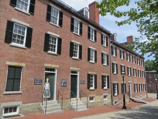 Boott Mills Boardinghouse - Mill Girls & Immigrants Exhibit