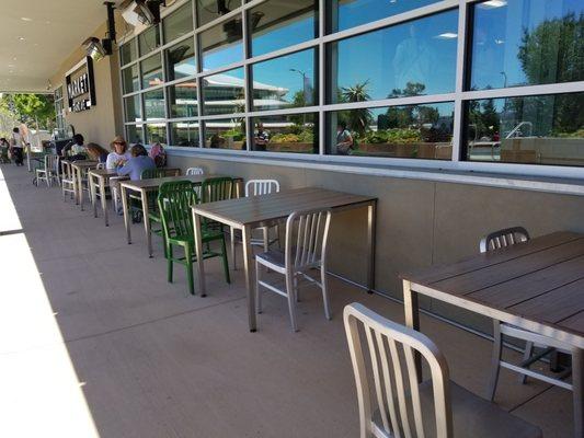 Market Grand Ave, Cal Poly, San Luis Obispo - outside seating