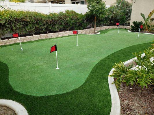 Small yard putting green in Charleston, SC