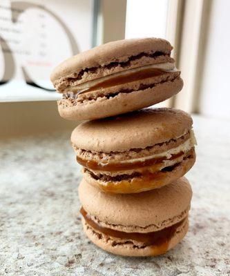 Salted caramel macaroons