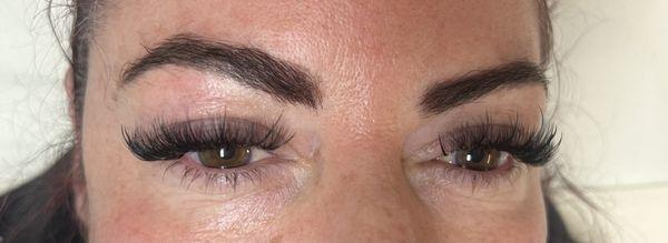 Volume spike set lash extensions in studio