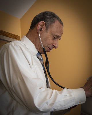 Dr. David Horowitz specializes in Concierge Medicine and offers telemedicine services.