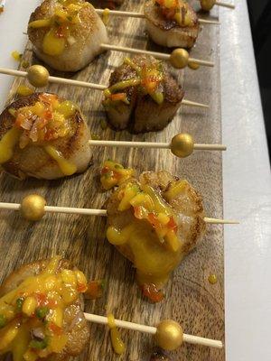 seared scallops with mango salsa