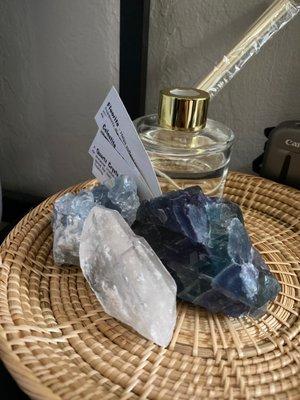 From left to right: celestite, quartz, fluorite