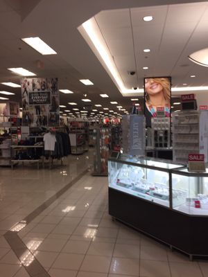 Kohl´s Burlington -- 150 Lexington Street, Junction of Burlington Mall Road, Burlington                 Interior