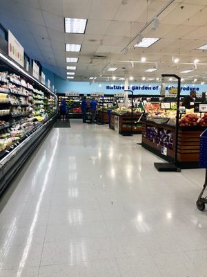 ShopRite Brookfield CT. Older store, clean and well kept.