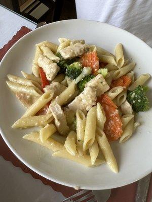 Pasta with chicken and veggies