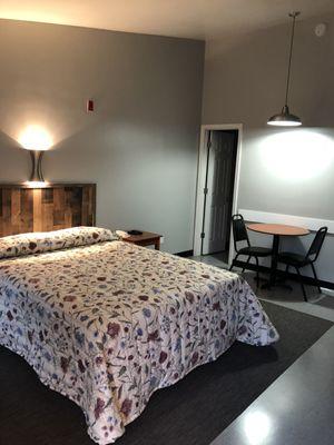 Offering queen size bed or twin beds. 
Our rooms include two electric burner cooktop, microwave and mini fridge. 
An extended stay.