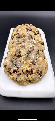 XL chocolate chip cookies