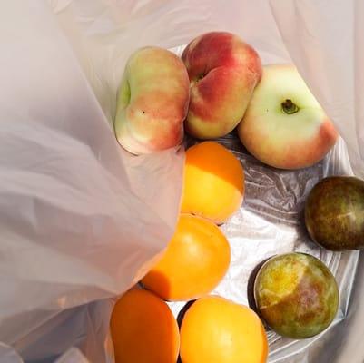 Peaches, apricots and pluots from Arnett Farms :) (~6)