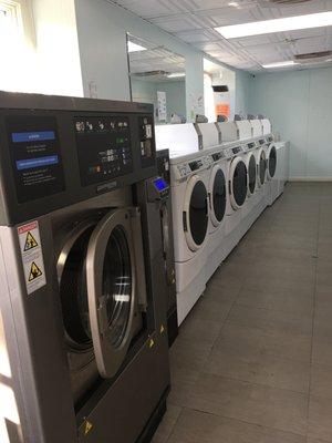 12 washers. 2 high efficiency new commercial washer , perfect for wash heavy load