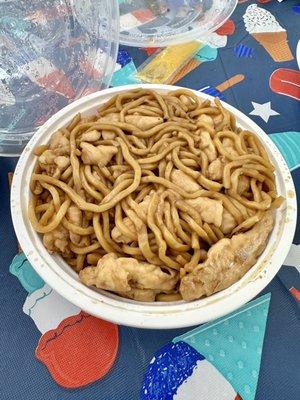 Chicken lo mein no veggies. Tender chicken. Little on the greasy side.