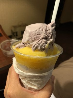 Mango with blackberry marshmallow