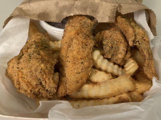 Snapper and fries ... amazing! The Hawthorne Fishbone is a sure bet when it comes to quality and flavor.