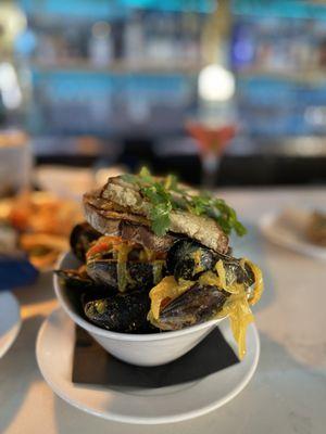 $12 HH 12 Lb. Curry Steamed Mussels