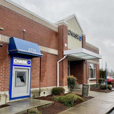 Chase Bank, 5135 Commercial Street, South Salem